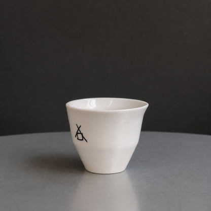 A sleek 2-WAY CUP showcasing a modern design with a logo, ideal for enjoying specialty coffee flavors.